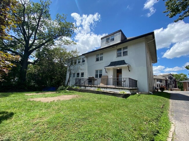 Building Photo - 1935 Indianola Ave Unit 1935 Rental