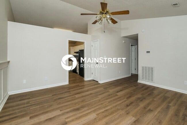 Photo - 3 Bedroom Pet-Friendly Home in Knoxville, TN with Main Street Renewal