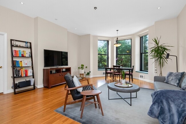Photo - 160 Commonwealth Ave Unidad 213 Rental
