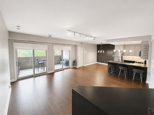 437 W North Ave