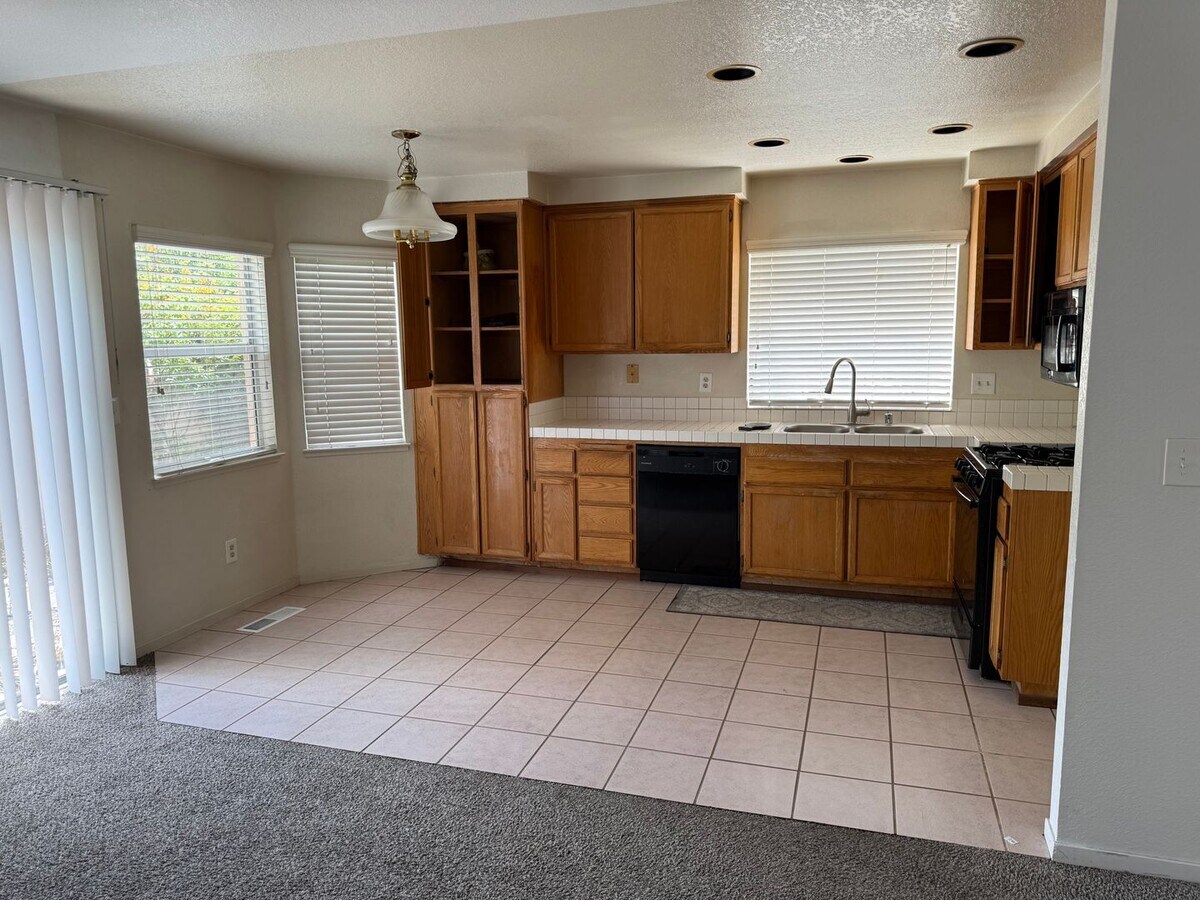 Photo - 418 Kinsmill Ct
