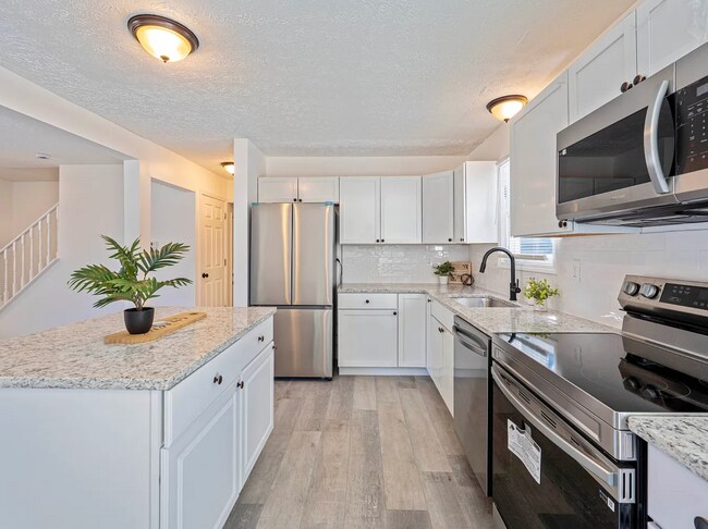 Photo - 2117 Drumlin Dr