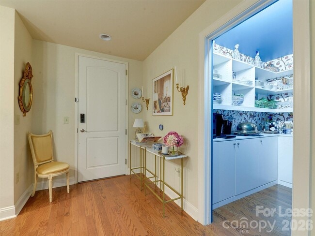 701 Royal Ct Unit 306