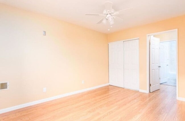 Building Photo - Spacious and Comfortable Condo - A/C - Central Location - Great Amenities - Natural Light