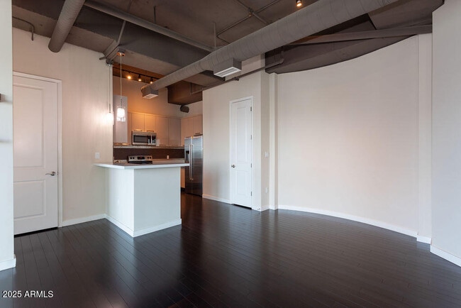 Photo - 1 E Lexington Ave Unidad 702
