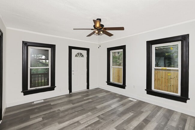 Photo - Check out this spacious 2bdr home for rent!