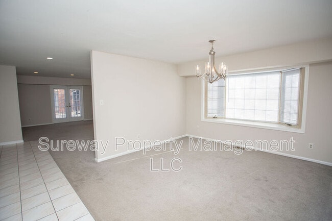 Photo - 5071 Main St