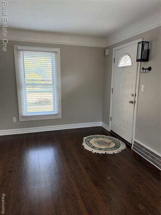 Photo - 1601 E 4th St