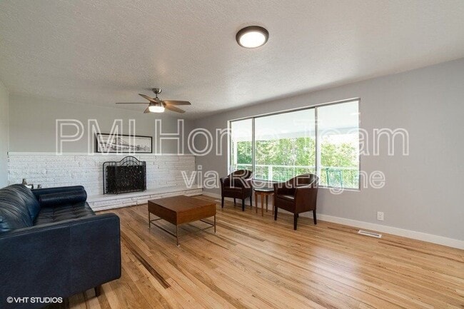 Photo - 953 N Compton Rd