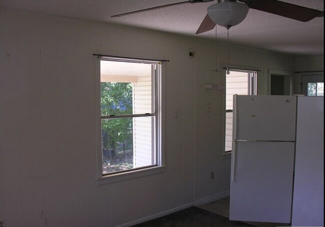 Photo - 3 BED / 1.5 Bath AVAILABLE NOW!!