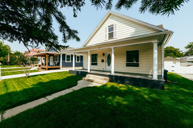 Building Photo - 317 W Brundage St Rental