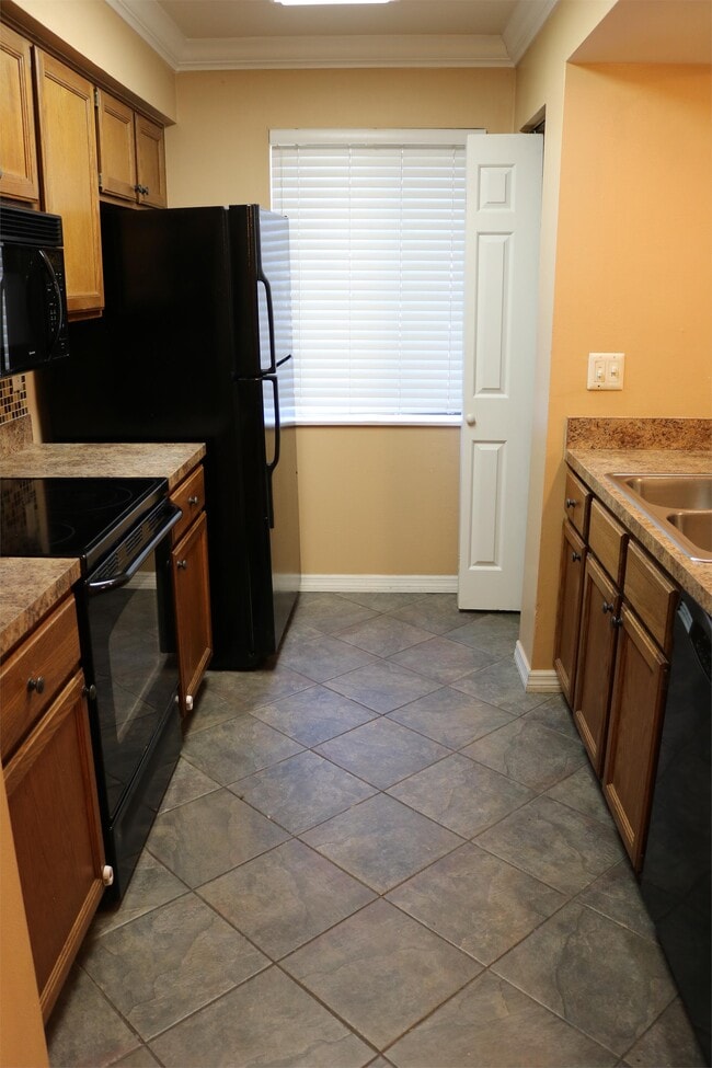 Photo - 151 Waterfall Way