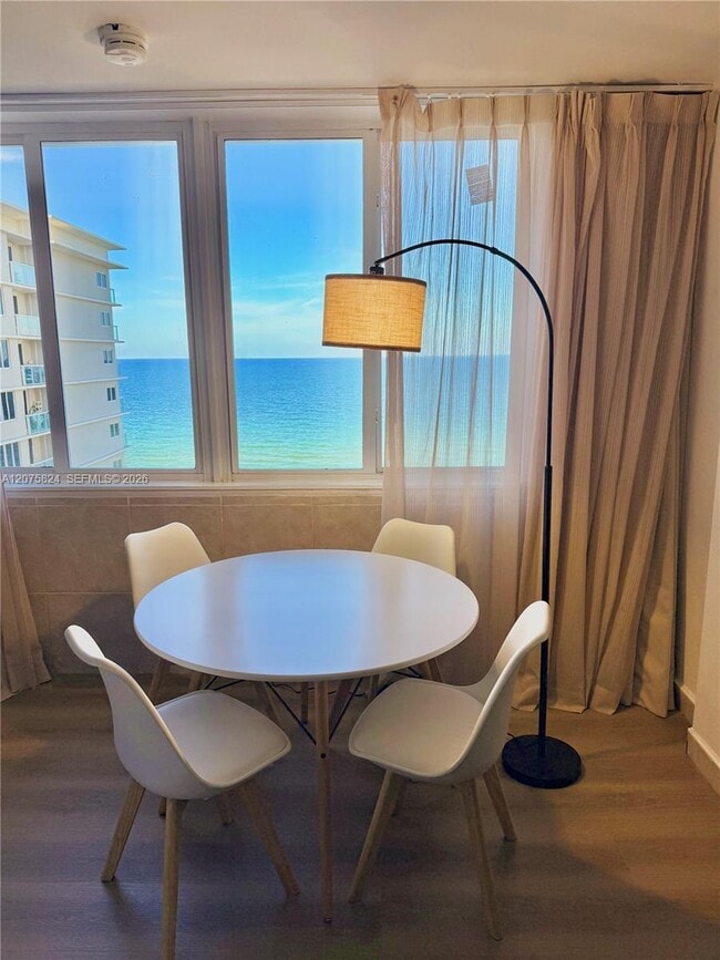 Building Photo - 19201 Collins Ave Unit 945