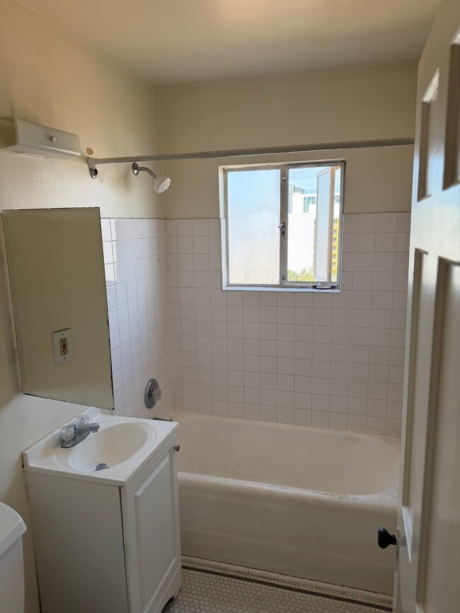 Photo - 1562 Seventh Ave Unidad 307