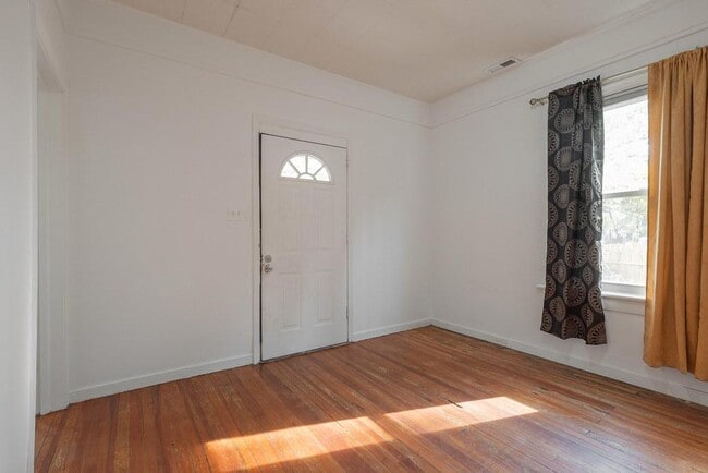 Photo - 1323 Columbia St