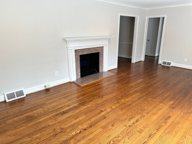 Photo - Myers Park 3 Bedrooms 2 Bathroom Duplex!