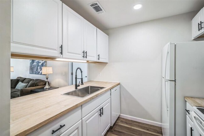 3800 SW 20th Ave Unit 112
