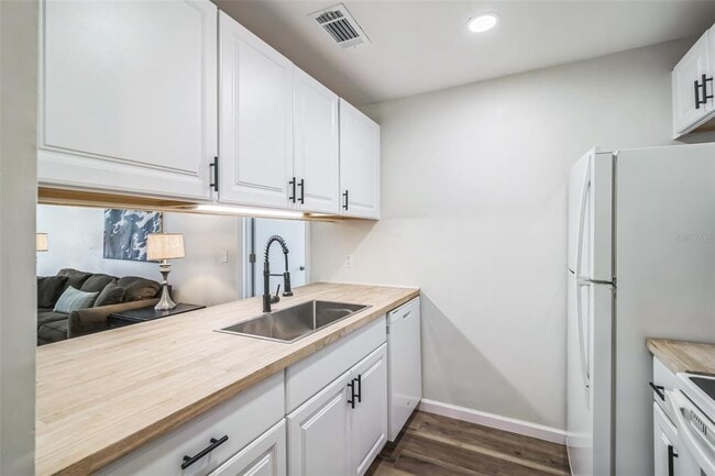 Photo - 3800 SW 20th Ave Unit 112