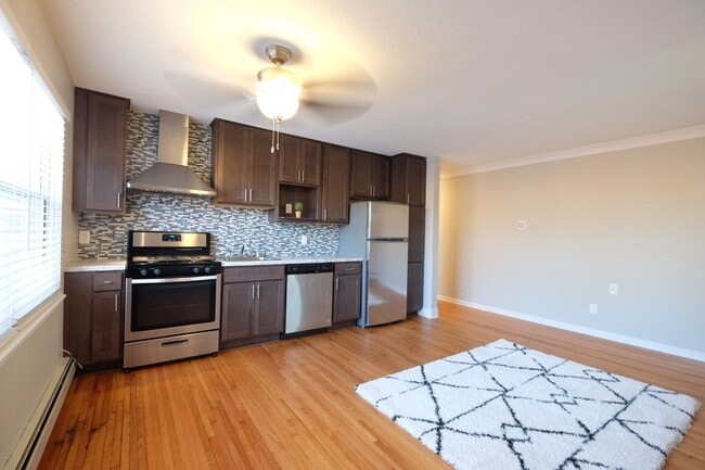 Studio, 1BA - 377 SF