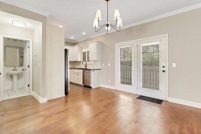 Photo - E 31st Street