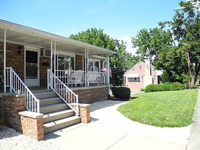Building Photo - 12-14 N Phillips Ave Unit 14 N. Phillips Avenue