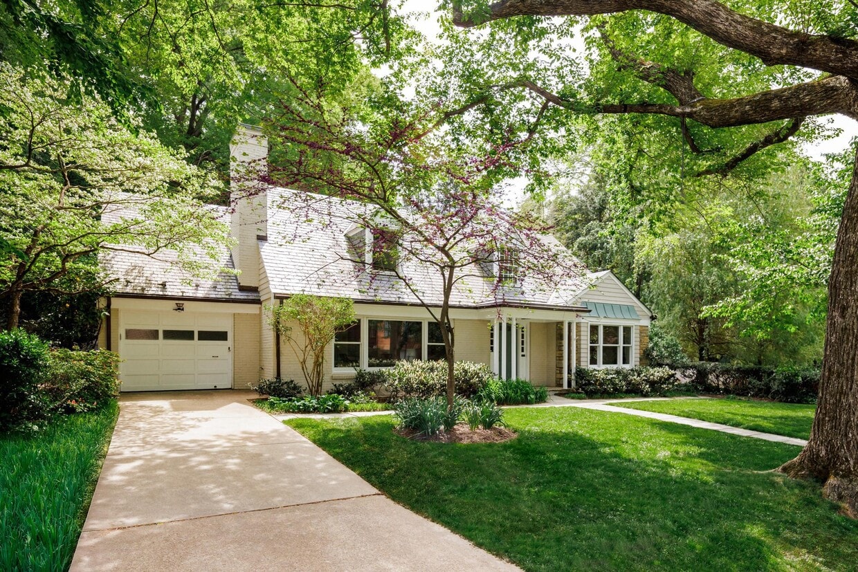 Photo - 5108 Macomb St NW (Washington, DC)