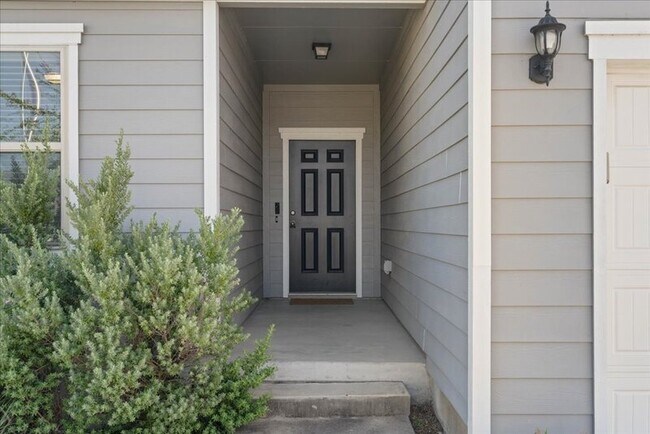 Photo - 6312 Routenburn St