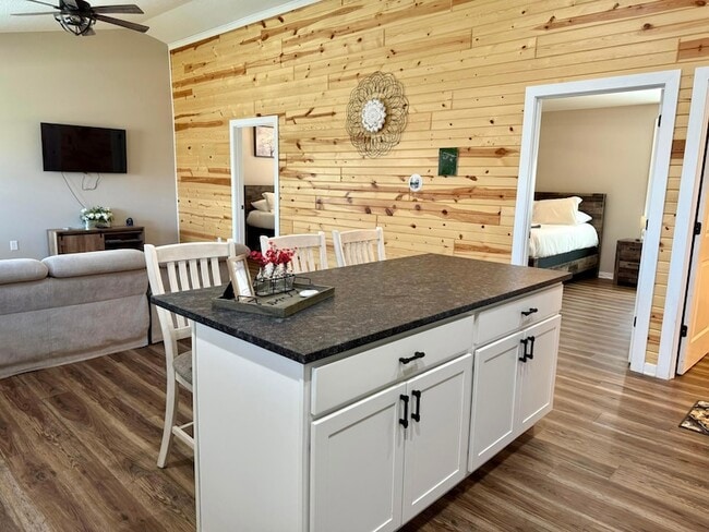 813 Eaton Hollow Rd SW