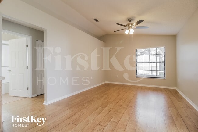 Photo - 3260 St James Ave
