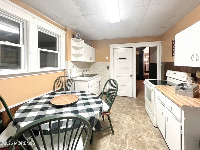 Photo - 208 14th Ave
