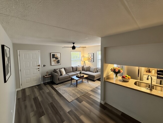 Building Photo - 4932 W Gandy Blvd Unit 4932