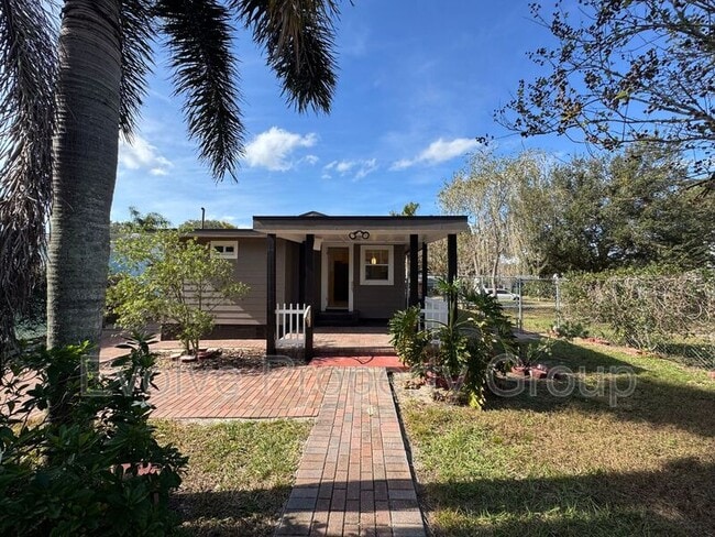 Building Photo - 931 Shine Ave