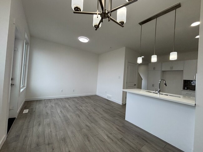 Photo - 7110 Keswick Dr SW