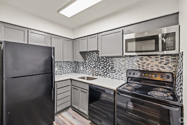 1BR, 1BA - 676SF - Kitchen