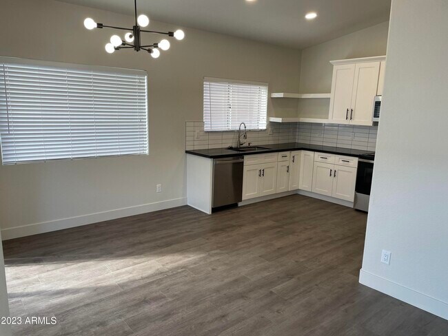 Photo - 1539 E Beacon Dr
