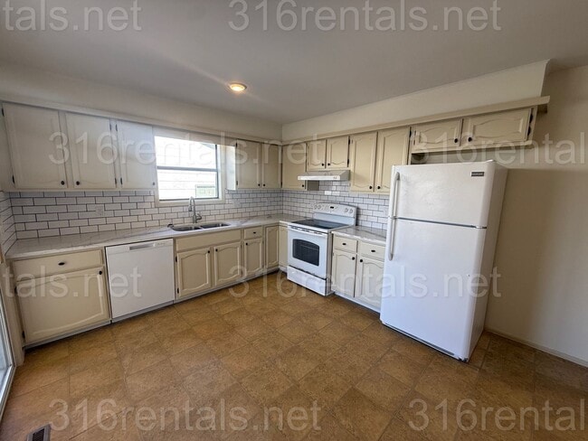 Photo - 3113-3115 S Bunker Unidad 3113 S Bunker Hill Dr