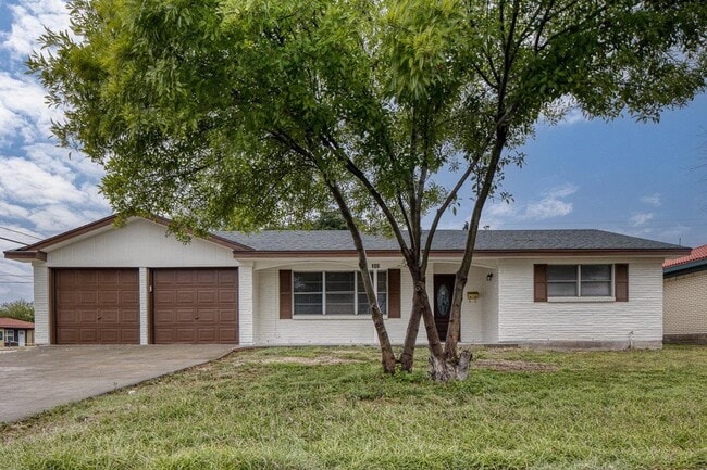 Building Photo - 100 Crestline Dr
