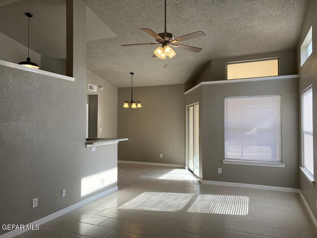 Photo - 2914 Royal Knoll Dr