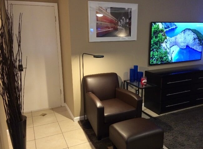 Photo - 201 Desoto St