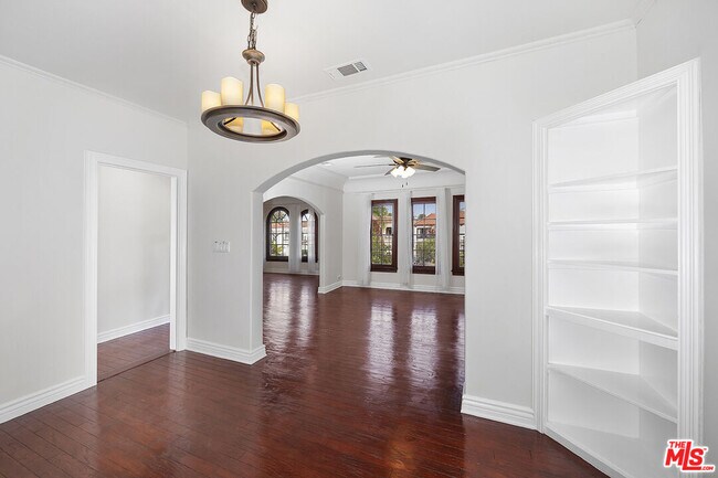 Photo - 1150 S Tremaine Ave