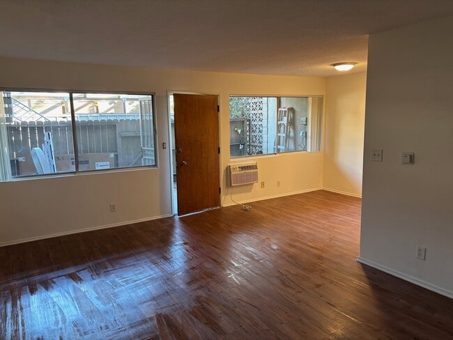 Photo - 12415 Archwood St