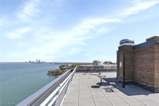 Photo - 11850 Edgewater Dr Unit 619