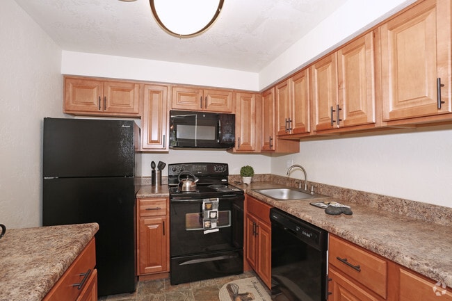 2BR - Kitchen - Monroeville Apartments at Birnam Wood