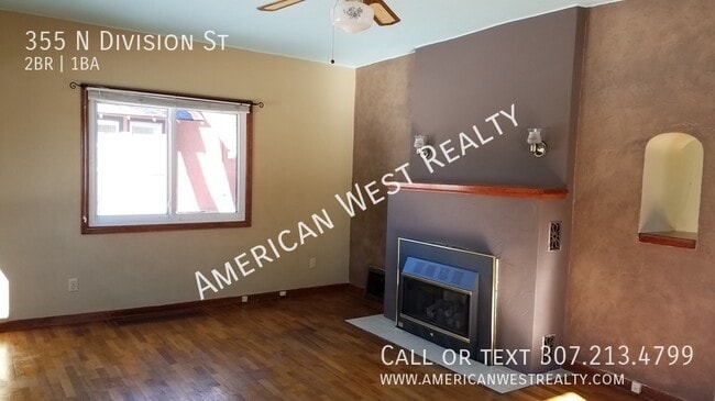 Photo - 355 N Division St