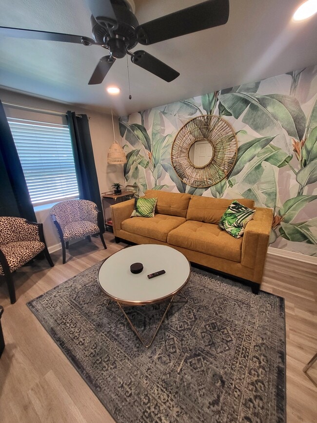 Building Photo - 3520 Post St Unit 1