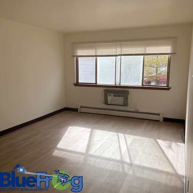 Photo - 210 N Summit St