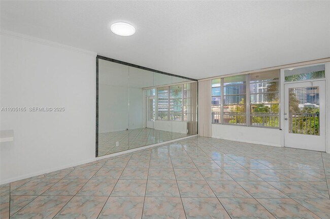 Photo - 3181 S Ocean Dr Unidad 302