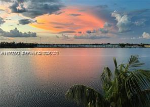 Building Photo - 1075 NE Miami Gardens Dr Unit 509