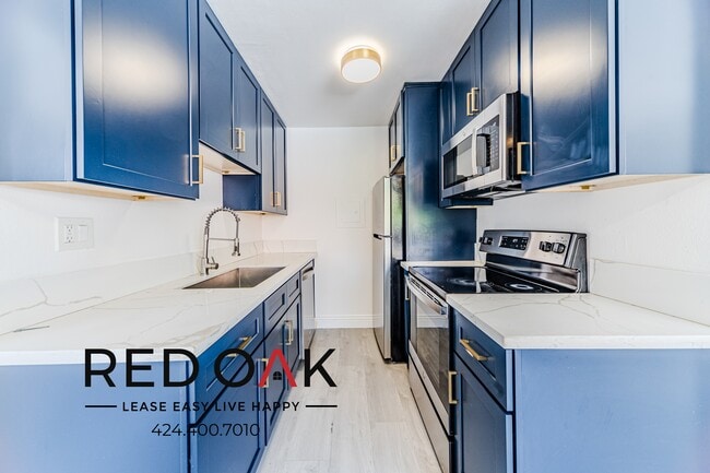 Photo - 1757 N Orange Dr Unit 305