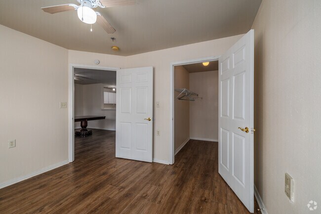 1BR, 1BA - 640SF - Bedroom